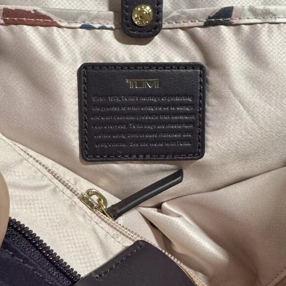 TUMI VOYAGEUR MAUREN TOTE PURPLE NWOT - Picture 6 of 11